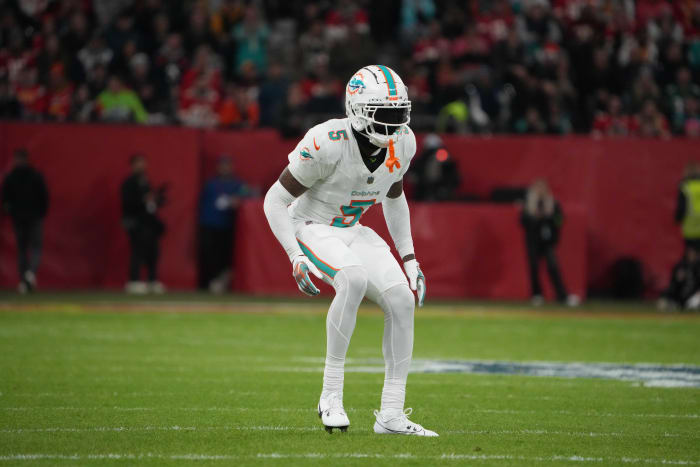 Miami Dolphins cornerback Jalen Ramsey will face off with the Washington Commanders this week.